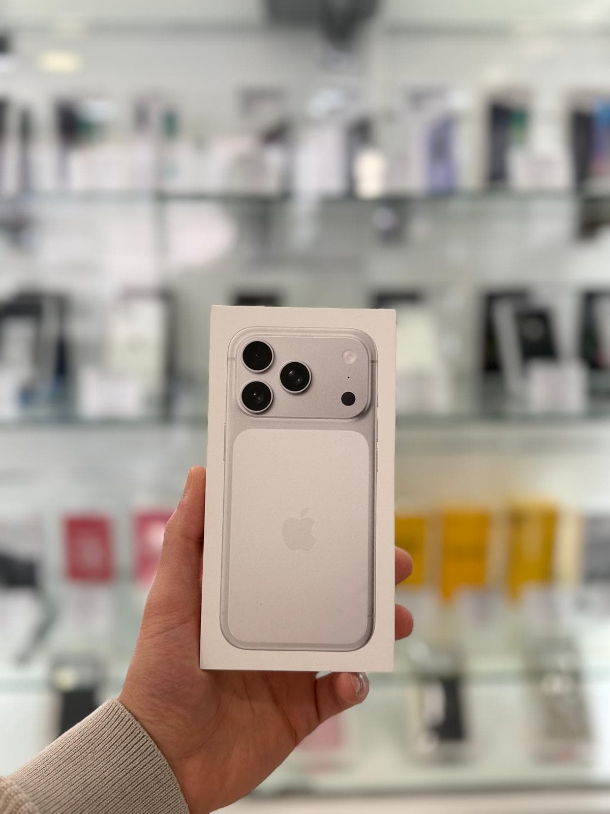 iPhone neuf présenté en boutique Mobile Store Mulhouse